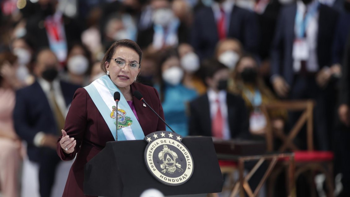 Xiomara Castro jura como presidenta de Honduras y promete: 