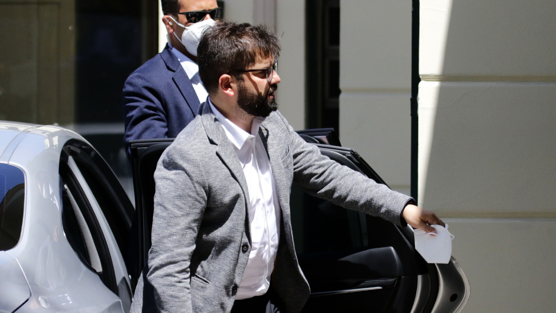 Boric descartó vivir en San Miguel y alcaldesa expresó 