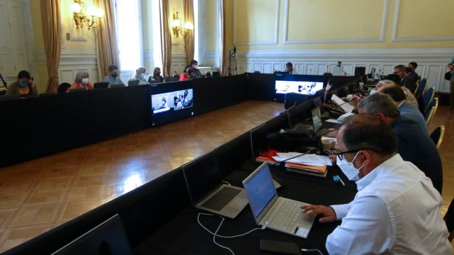 Comisión de la Convención aprobó norma para nacionalizar a las empresas mineras: la derecha pidió intervención de Boric
