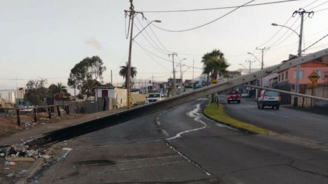Vehículo chocó poste y dejó a 5.000 hogares sin electricidad en Antofagasta