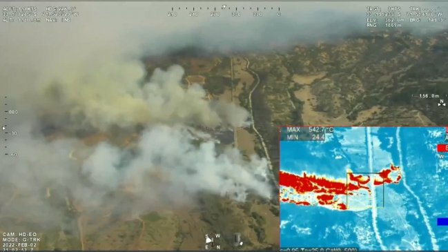 Valparaíso: Alerta roja por incendio forestal que amenaza a la Reserva Nacional Lago Peñuelas