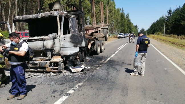 Encapuchados quemaron camión en la ruta que une Angol y Collipulli
