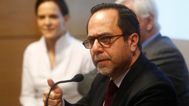 Ex contralor defiende existencia del TC: Si se otorgan estas facultades a la Suprema hay 