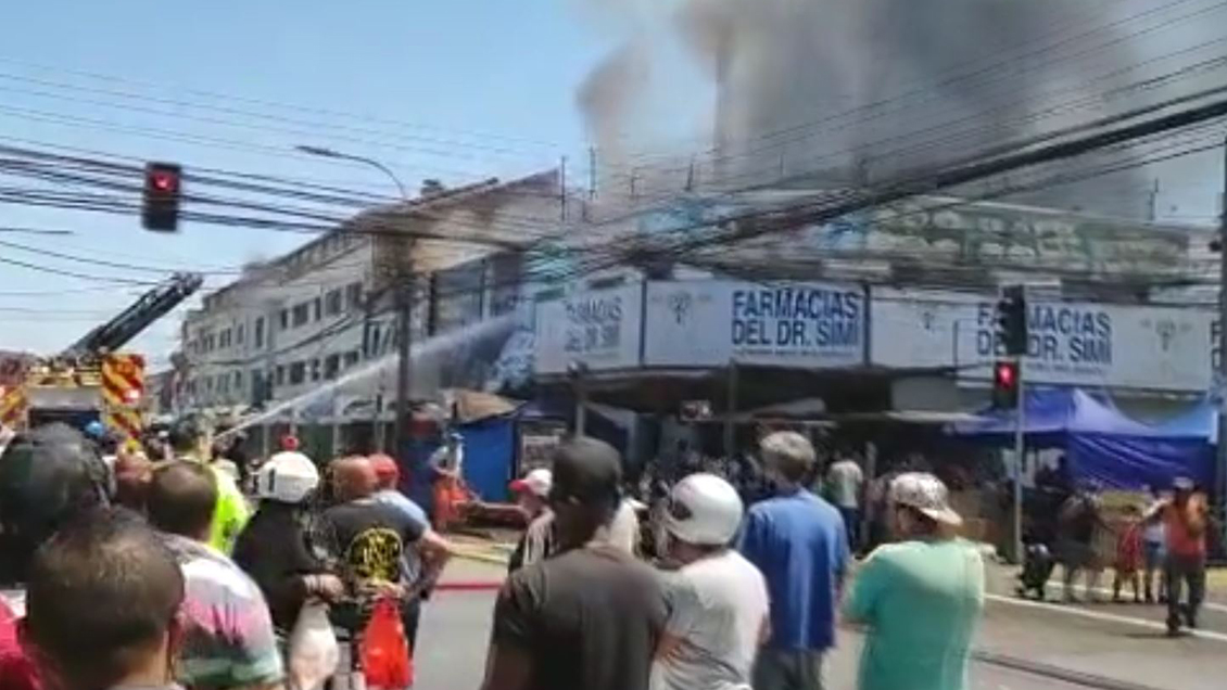Incendio afecta a locales comerciales en el Barrio Franklin