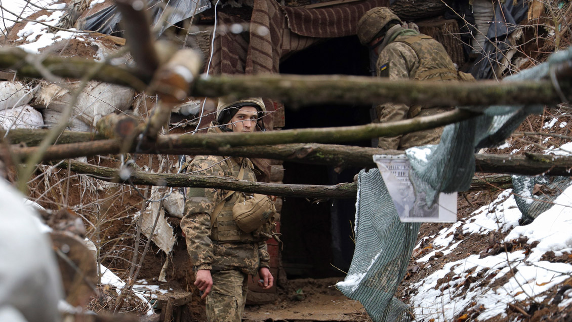 Londres instó a Rusia a abandonar retórica de Guerra Fría y a dialogar