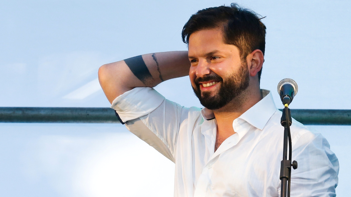 De Murakami a Mistral: Gabriel Boric escoge sus 10 libros favoritos