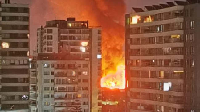 Enorme incendio se registró tras explosión de camiones con cilindros de gas en La Cisterna
