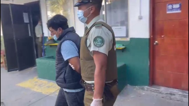 En prisión quedó sujeto que intentó ahorcar a carabinero en medio de una fiscalización