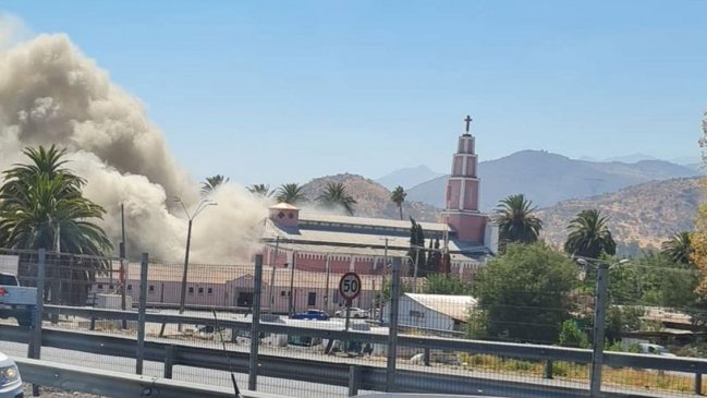 Incendio consumió casa parroquial de tradicional iglesia de la Región de O'Higgins