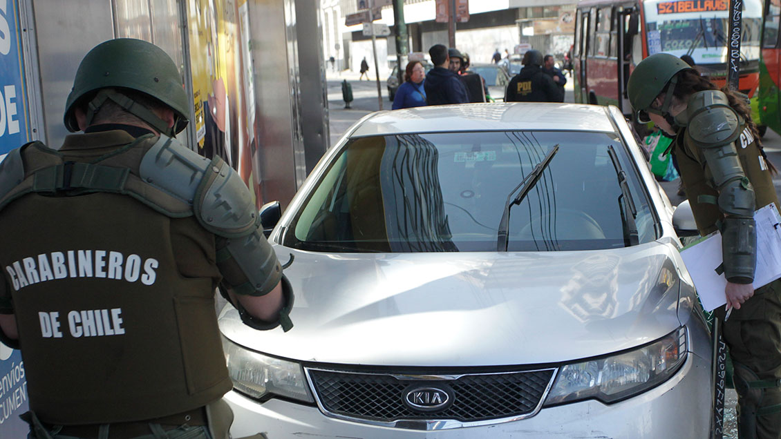 Dos persecuciones por varias comunas de Santiago dejaron cinco detenidos