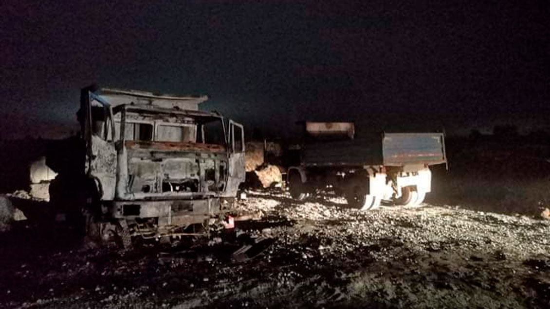 Retroexcavadora y tres camiones fueron quemadas en Villarrica