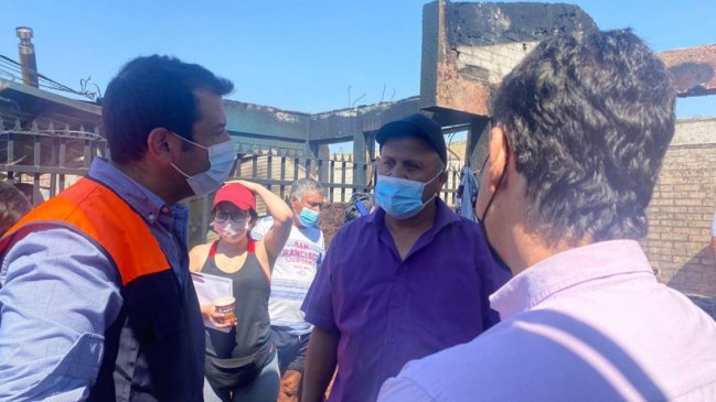 Gobierno compromete bonos para damnificados de gigantesco incendio en San Fernando