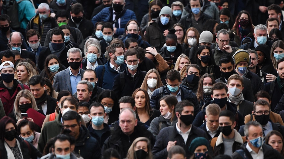 Pacientes de Covid-19 ya no estarán obligados a aislarse en Inglaterra