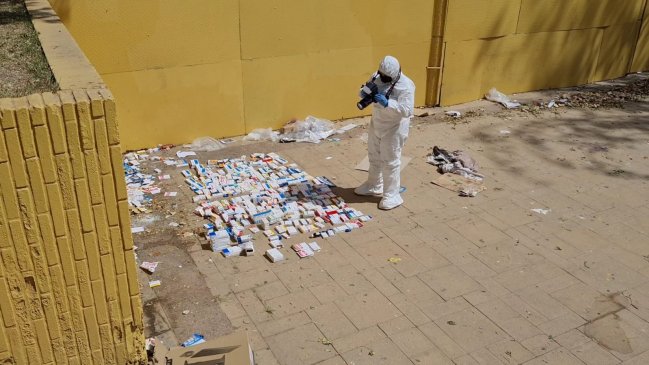 Indagan aparición de medicamentos vencidos en exterior de farmacia comunal de Rancagua