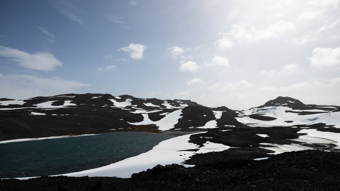 El hielo marino antártico alcanza la extensión más baja de su historia