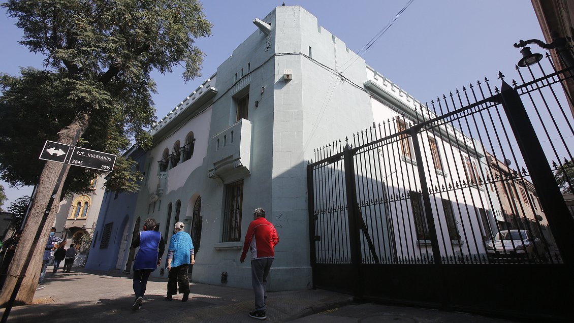 Municipio de Santiago anunció corte de tránsito permanente frente a la casa de Boric