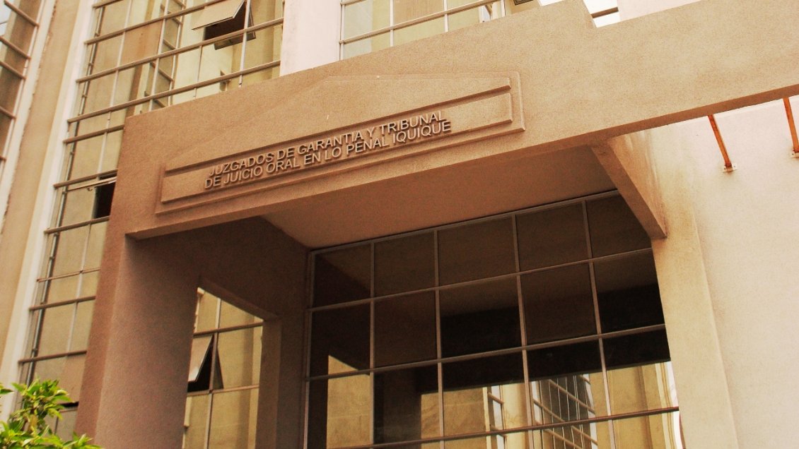 Ordenan hospitalización siquiátrica para hombre que golpeó a adulto mayor en Iquique