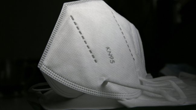 Francia redujo la obligación de llevar mascarilla en lugares cerrados