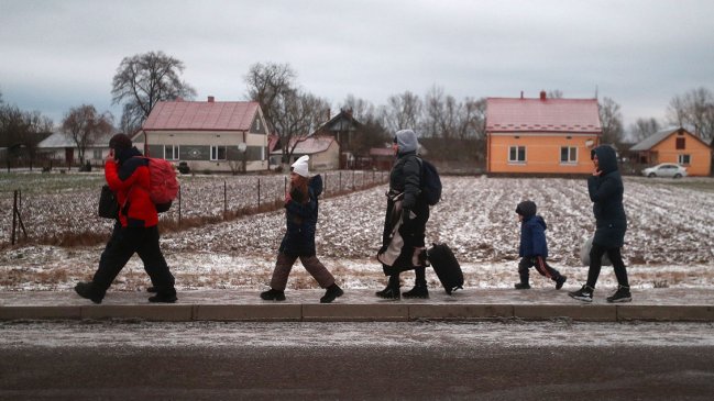Medio millón de ucranianos han escapado de la invasión rusa hacia los países vecinos