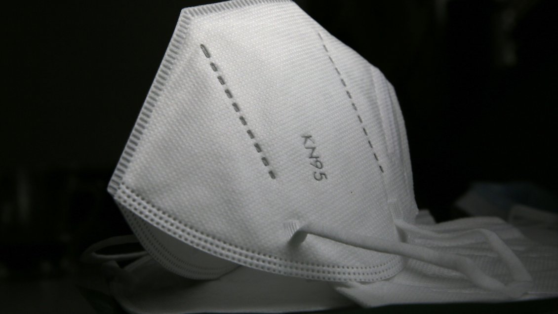 Francia redujo la obligación de llevar mascarilla en lugares cerrados