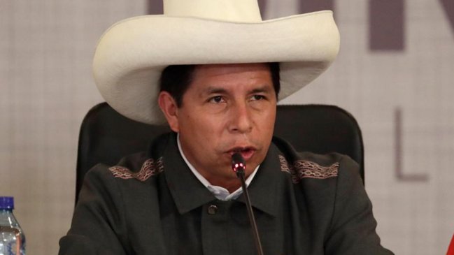 Congreso peruano autorizó viaje de Castillo a Chile para investidura de Boric