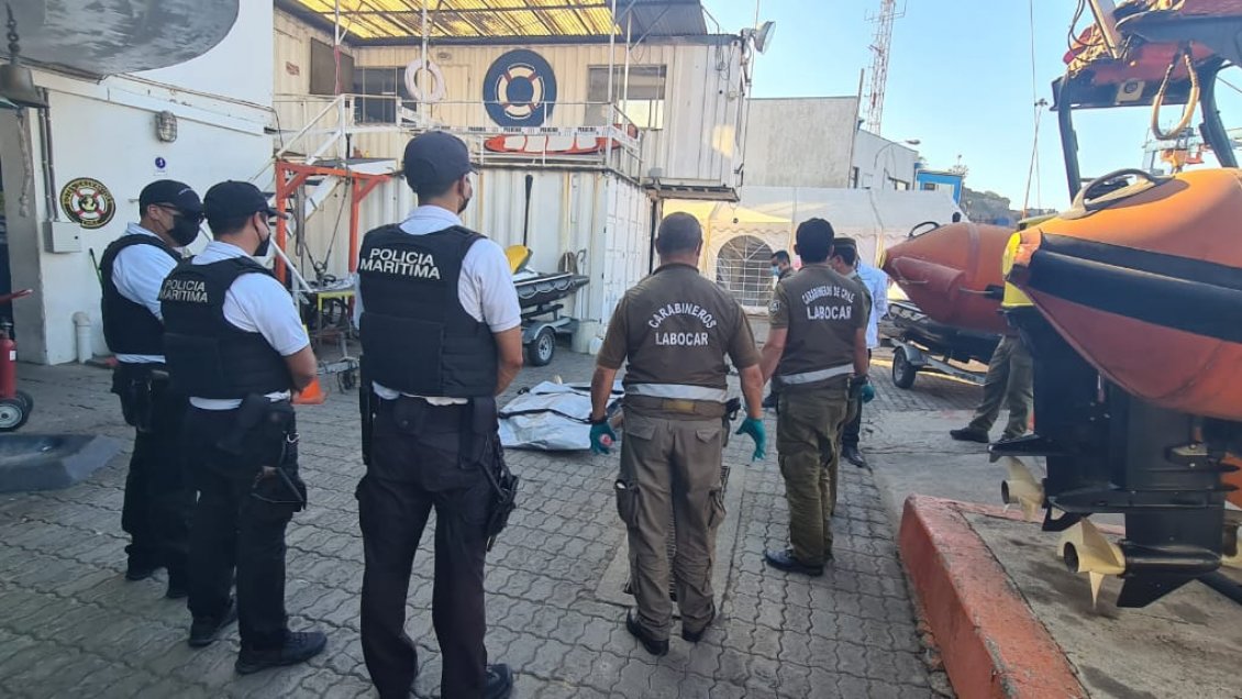 Cadáver masculino apareció flotando en el mar, cerca del Club de Yates de Viña
