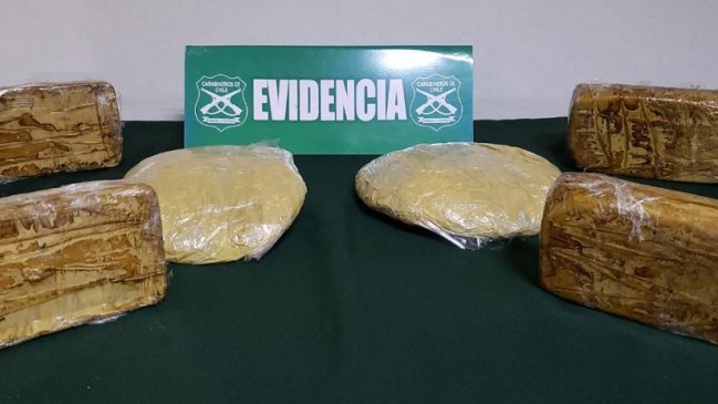Viajeras fueron sorprendidas trasladando pasta base y marihuana entre sus ropas