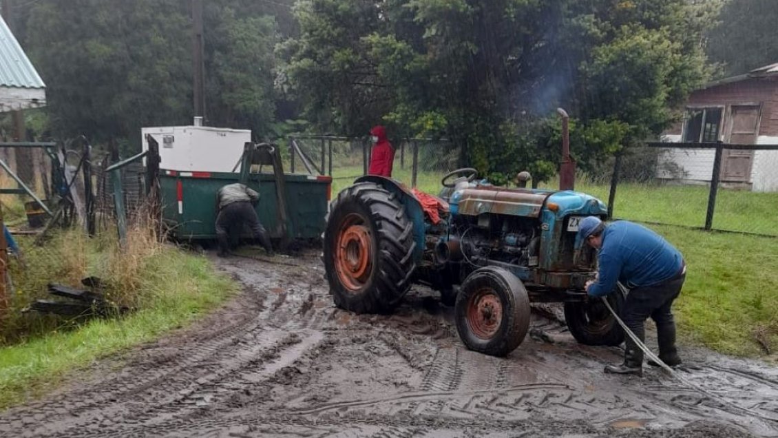 Tras 11 días a oscuras, restablecieron el suministro eléctrico en comunidad de Cisnes: Solución no es definitiva