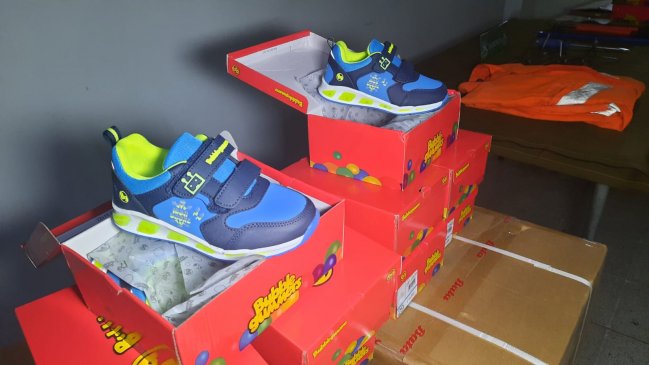 Carabineros detuvo a tres acusados de robar 260 pares de zapatillas desde bodega en Maipú