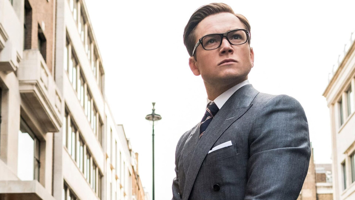 Taron Egerton se desmaya durante el debut de su obra de teatro