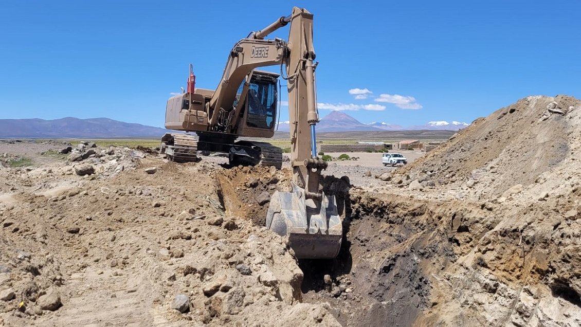 Comenzó construcción de segunda zanja en la frontera de Colchane