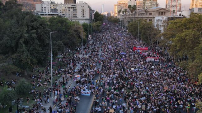 8M: Miles de mujeres exhibieron su fuerza en las calles de todo Chile