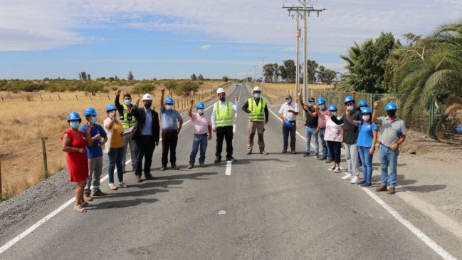 Chillán: Vecinos de Malloa celebran asfaltado de camino que esperaron por más de 20 años
