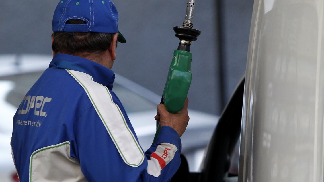 Gobierno ajusta el Mepco para evitar violenta alza del precio de combustibles