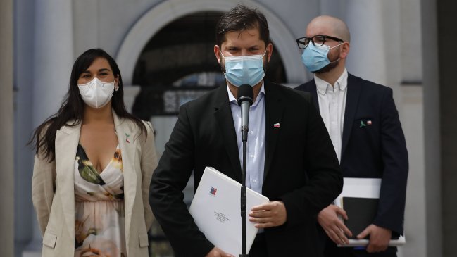 Gobierno de Boric fija topes de sueldo y restricción de contratación de parientes en La Moneda