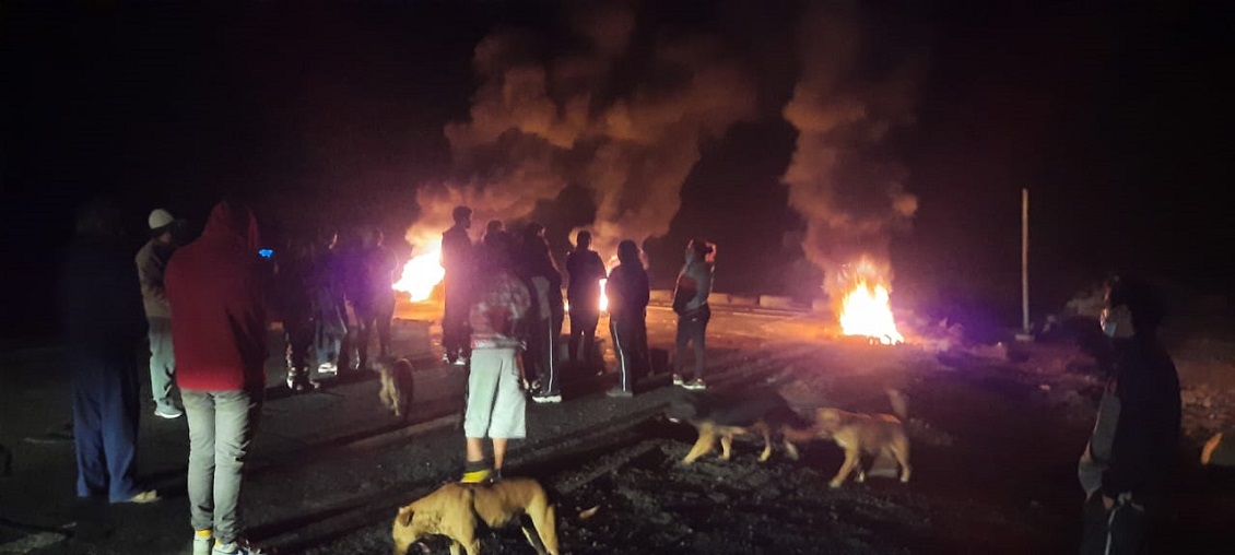 Apoderados y estudiantes de caleta San Marcos cortaron ruta para exigir traslado escolar a la ciudad