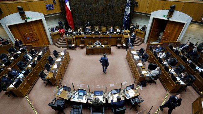 A un día del cambio de mando, aún no se sabe quién le pondrá la banda a Gabriel Boric