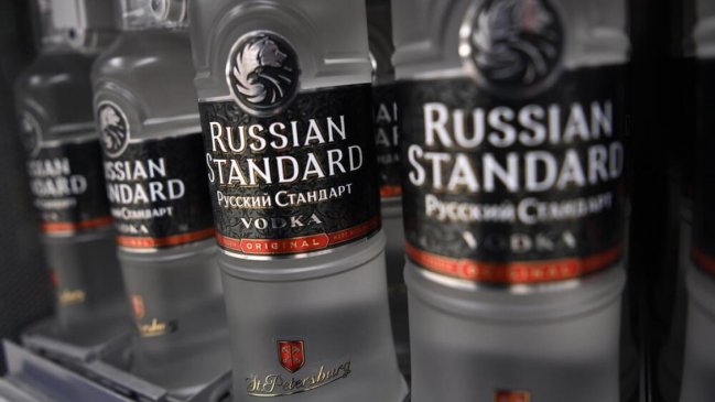 EEUU sancionó comercialmente a Rusia con símbolos como el vodka y el caviar