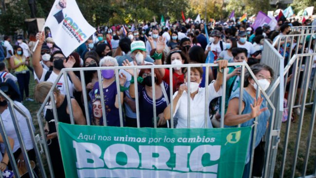 El recorrido que el Presidente Boric hará por Santiago en el tradicional Ford Galaxie