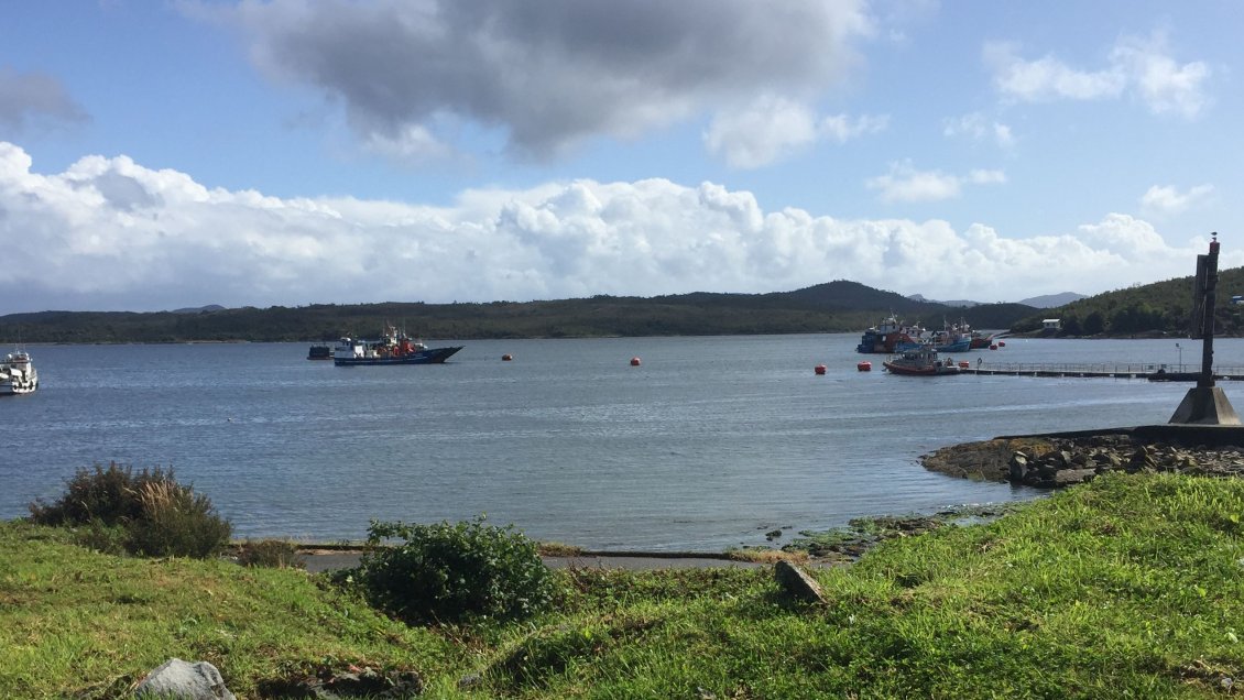 Pescadores de Melinka se tomaron accesos al aeródromo