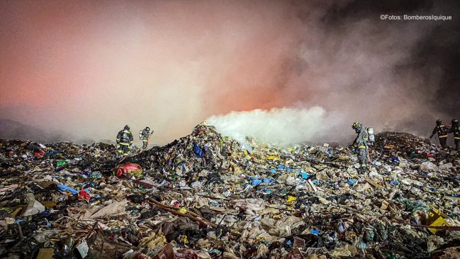 Municipio de Iquique interpondrá querella criminal por incendio en ex vertedero El Boro de Alto Hospicio