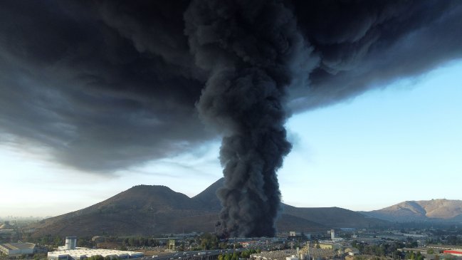 Controlado incendio en fábrica de pallets en Calera de Tango