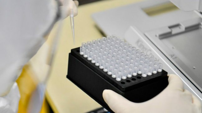 Fármaco oral chino contra Covid-19 demostró ser seguro y bien tolerado en pruebas humanas