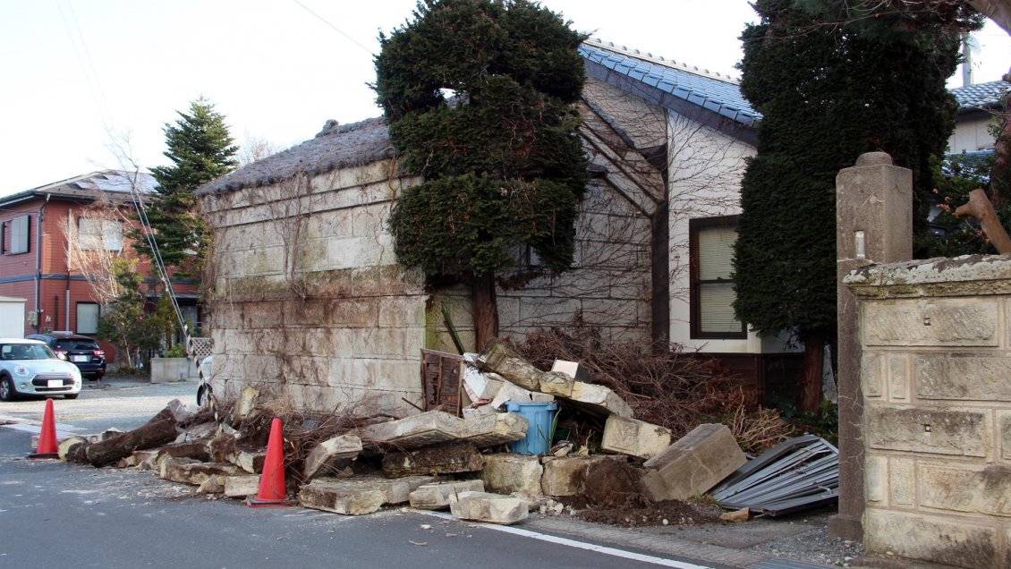 Terremoto que golpeó Fukushima dejó cuatro muertos, 200 heridos y daños materiales