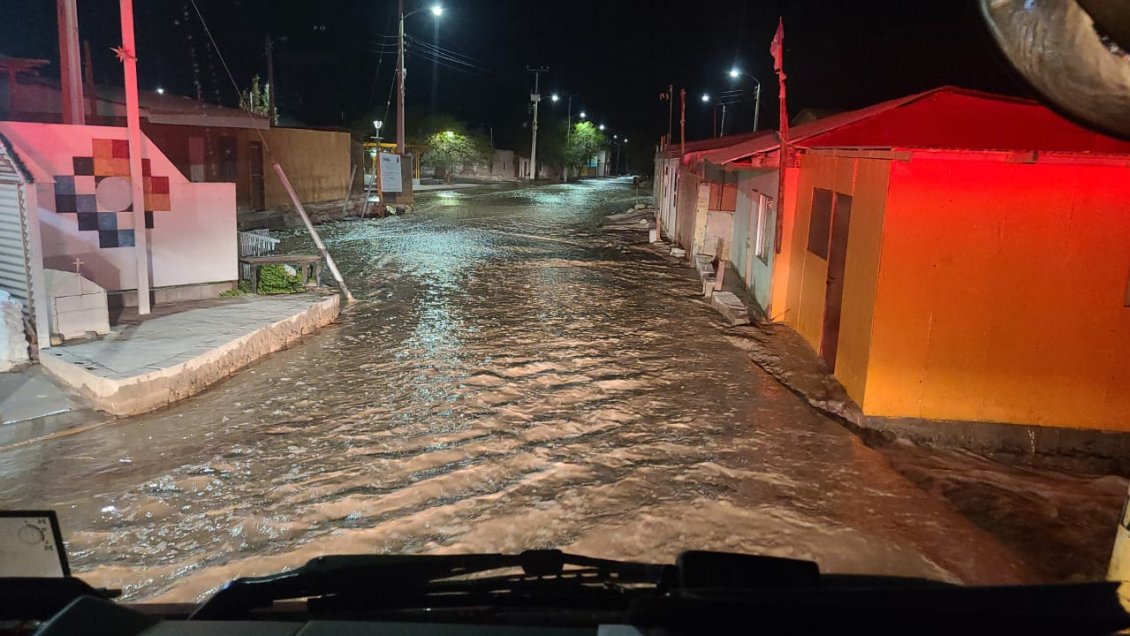 Onemi decretó alerta amarilla en Huara por intensas lluvias