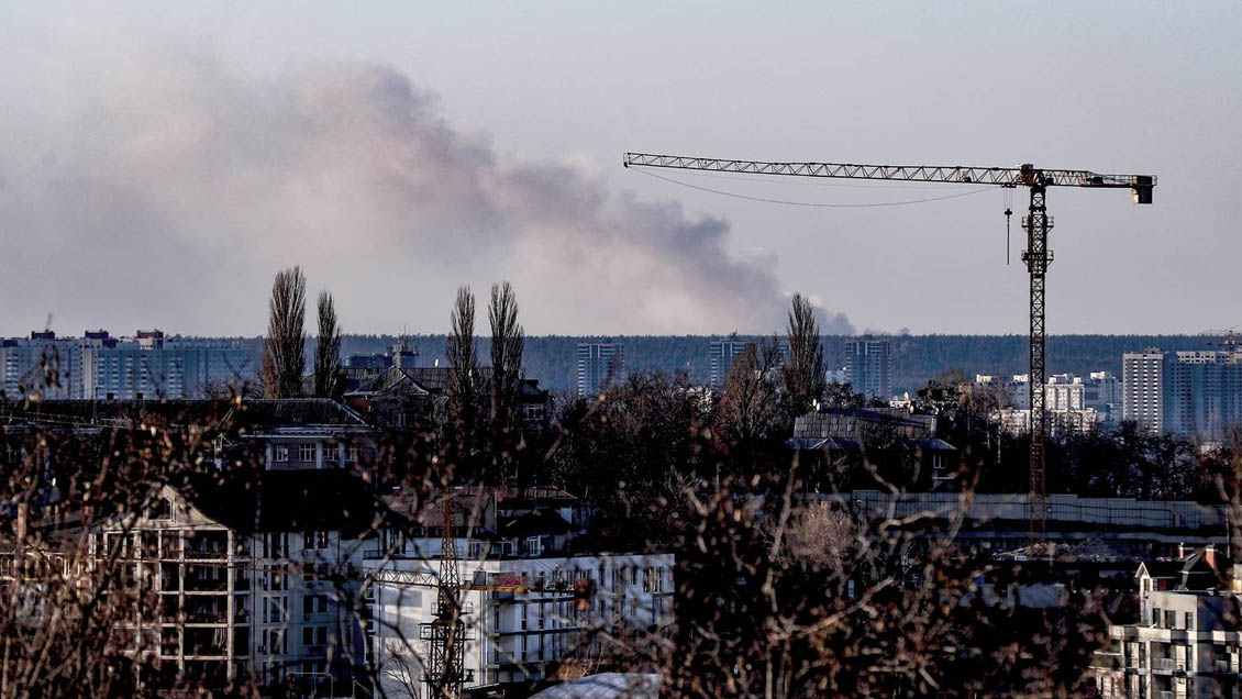 Ucrania denunció el bombardeo de una escuela con civiles dentro en Mariupol