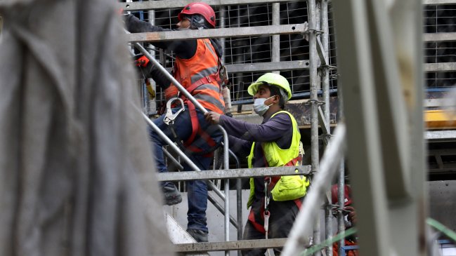 Economista explica cómo el proyecto de las 40 horas semanales puede mejorar la productividad