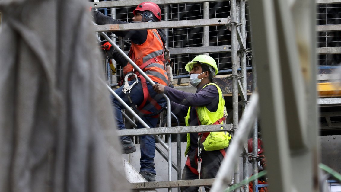Economista explica cómo el proyecto de las 40 horas semanales puede mejorar la productividad