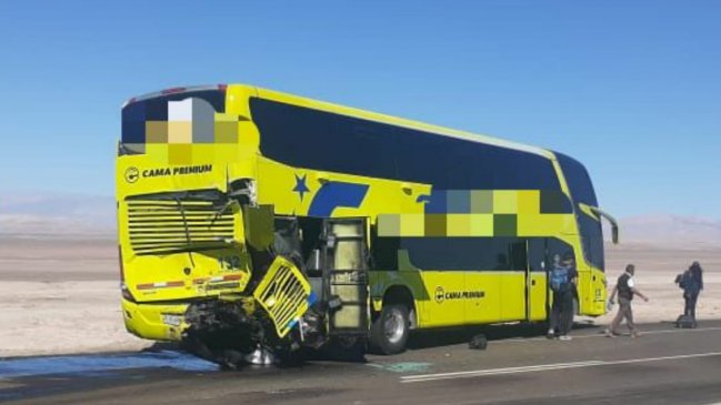 Antofagasta: Colisión entre camión y bus dejó un muerto en la Ruta 5 Norte