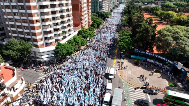 Argentina recuerda los 46 años del golpe militar con una manifestación multitudinaria